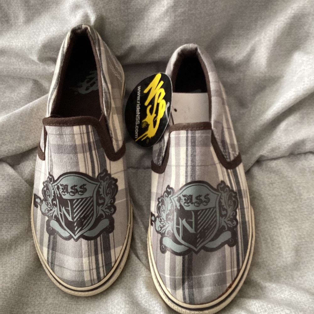 NSS Boy Slip On Shoes Size 1 Plaid Gray White NEW